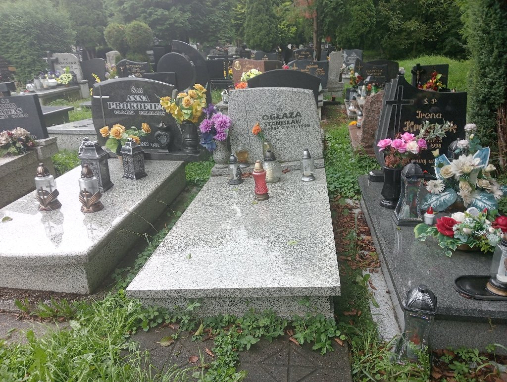 Grób Krzysztof Ogłaza