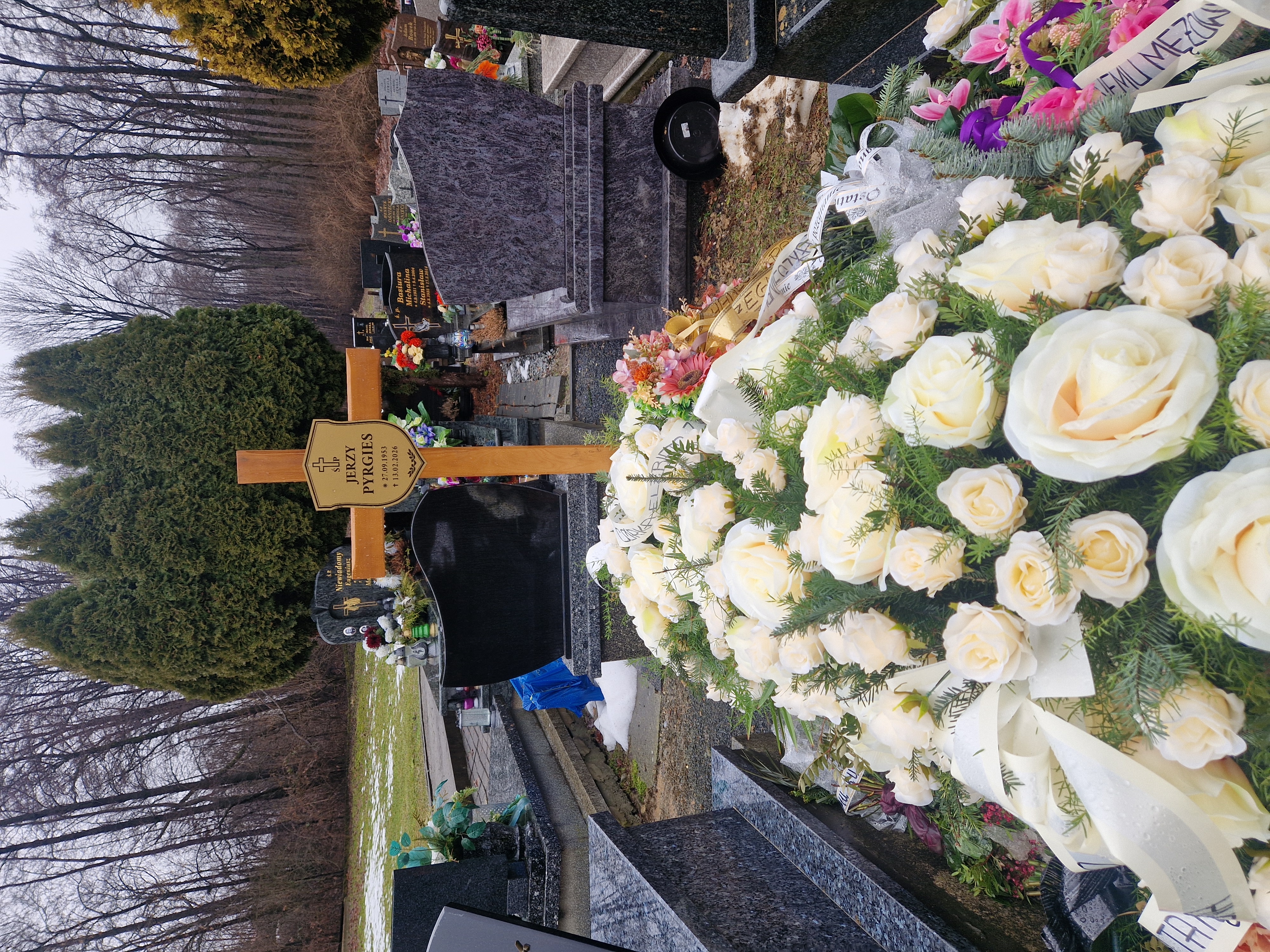 Grób JERZY PYRGIES